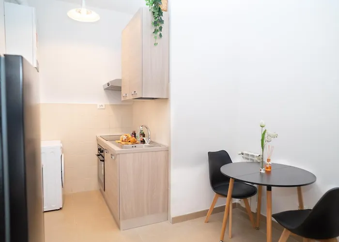 Apartament Modern Two-room For 2, 20 Minutes From Termini